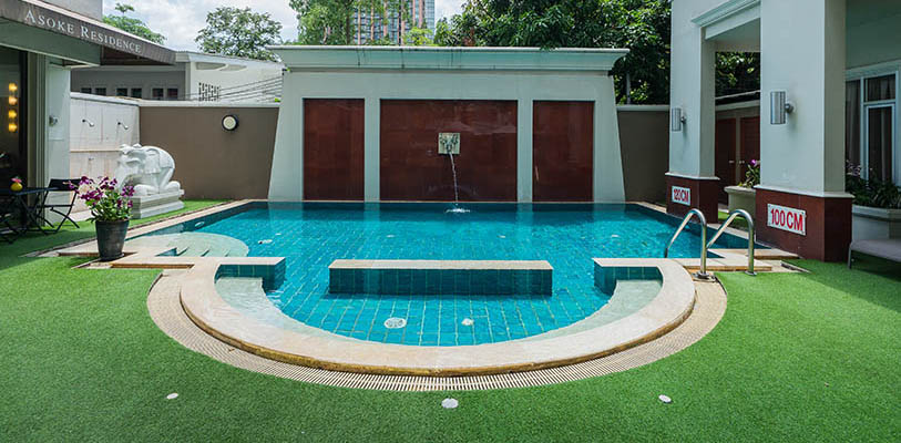 Facilities SWIMMING POOL